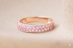 Subtile alliance de l'or et d'une pierre fine. Or rose (9 carats = 375/1000) : 1.52 g.Saphir rose : 29 - Total : 0.55 carat Ring, Gold