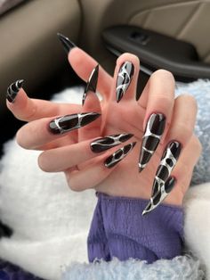 Minimal Goth Nails, Nail Inspiration Stiletto, Lines Acrylic Nails, Black Sharp Nails, Barbwire Nails, Techno Nails, Bat Nails Art, Acrylic Nails Almond, Almond Press On Nails