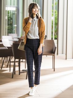 Uniqlo Lookbook, Minimalist Moda, Look Office, Fashion For Petite Women, Jeanne Damas, Childrens Clothing, Uniqlo Women