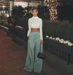 Look Short Jeans, Hoddies Outfits, Pregnacy Fashion, Crazy Pants, Cute Date Outfits, Ladylike Style, Gorgeous Clothes, White Crop, Look Plus