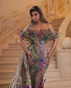 Dress With Feathers, Colorful Dress, Veil Hairstyles, Glamour Dress, Ankle Length Dress, Column Dress, Princess Wedding Dresses, Gala Dresses, Fashion House