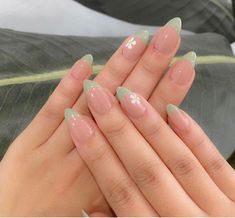 ,a s.mv mcs;a Pink And Green Nails Simple, Simple Green Nail Designs, Almond Acrylic Nails Designs, Acrylic Nails Almond Shape, Almond Acrylic, Nail Infection, Nails Yellow