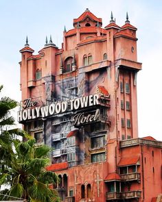 the hollywood tower hotel has been painted pink