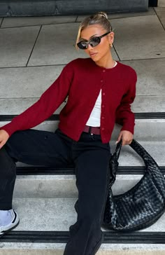 Samba Outfit, Burgundy Outfit, Looks Pinterest, Work Fits, Cardigan Style, Looks Party, Spring Look, Fall Inspo