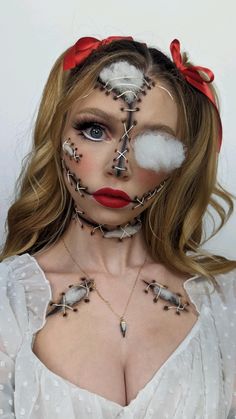 Instagram: @raeliennn Doll Makeup Halloween, Creative Halloween Makeup, Cute Halloween Makeup, Halloween Beauty, Halloween Eye Makeup, Amazing Halloween Makeup