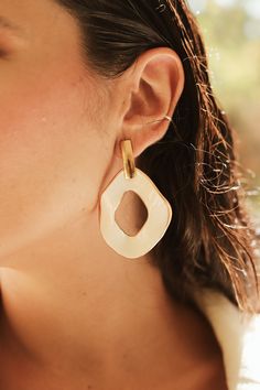 Unique white ceramics wavy earrings for women with gold-painted accents. This is a unique and unusual configuration that gives the waves their constant variation and elegance. Modern Gold Enamel Earrings, Modern Gold Earrings With Enamel, Elegant White Enamel Earrings, Trendy White Jewelry Set, Modern White Enamel Jewelry, Chic White Drop Earrings, Chic Single White Earring, Chic White Single Earring, Trendy Beige Drop Earrings