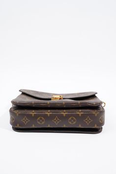 Brand: Louis VuittonStyle: Pochette Metis MonogramSize: One SizeWidth: 23cmHeight: 17.5cmDepth: 7.5cmStrap Drop: 49cmExterior Condition: Very GoodInterior Condition: Very GoodColour: Monogram BrownInterior Colour: BrownHardware Colour: GoldMaterial: Coated CanvasProduct Code: DR 2193Manufactured In: FranceComes With: Luxe Collective DustbagDelivery 5-8 or 10-15 working days Please note that during high season and Sale period, delivery times may be affected We accept payment with a Credit card, D Louis Vuitton Pochette Metis, Supreme Bag, Vintage Monogram, Louis Vuitton Pochette, School Bags For Kids, Brown Coat, Vintage Louis Vuitton, Kids Bags, Monogram Canvas