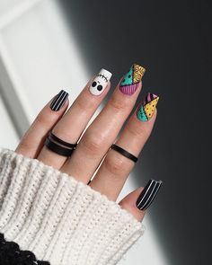 Halloween is not just about costumes and candy; it’s an entire mood. And what better way to get into the spooky spirit than by showcasing some seriously fun and edgy Halloween nails? Whether you’re into acrylic designs, simple gel nails, or looking for something unique like almond or squoval shapes, there’s a Halloween-inspired look for … The post 22 Halloween Nails Ideas 2024 With Fun Elegant Black And Orange Designs for Short, Acrylic Almond And Square Shapes first a... Striped Nail Designs, Nail Art Halloween, Halloween Nails Easy, Nail Art Stripes, Square Nail Designs, Simple Gel Nails, Blush Nails