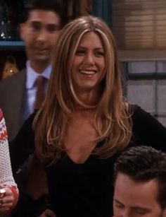 Jennifer Aniston Hair Friends Layers, Jenifer Aniston Haircut Friends, 90s Haircut Jennifer Aniston, The Jennifer Aniston Haircut, Brunette 90s Haircut, How To Do Jennifer Aniston Hair, Jennifer Aniston 90s Hair Blowout, Medium Length Hair With 90s Layers, 90s Blowout Hair Rachel Green