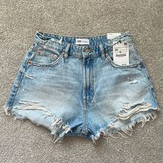 Zara Jean Shorts Brand New With Tags/ Never Worn. They Are In Perfect Condition I Just Could Not Return Them! Zara Jean Shorts, Summer Jean Shorts, Zara Denim Jeans, Florida Outfits, Jean Short Outfits, Summer Outfits For Teens, Zara Shorts, Denim Jean Shorts