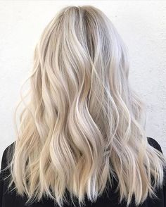 Hair Goals // In need of a detox? Get 10% off your @SkinnyMeTea 'teatox' using our discount code 'Pinterest10' at skinnymetea.com.au Medium Length Blonde Hair With Money Piece, Medium To Long Length Hair With Layers, Popelavá Blond, Blond Hairstyles, Ash Blonde Hair Colour, Color Rubio, Pretty Blonde, 2023 Hair, Beautiful Blonde Hair