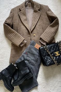 Timeless Clothing Pieces, Mode Style Anglais, Capsule Wardrobe Casual, Casual Work Outfits, Casual Winter Outfits, Petite Outfits, Fall Fashion Outfits, Casual Street Style