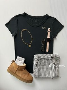 Outfit With Uggs, Clothes Wishlist, Warm Weather Outfits, Preppy Outfit, School Fits, Clothes Ideas, Outfit Style, Cute Fits