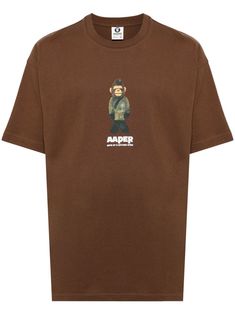 brown cotton jersey texture logo print to the front logo print to the rear logo patch to the rear crew neck short sleeves straight hem Texture Logo, Bathing Ape, Balenciaga Triple S, Summer Beach Wear, A Bathing Ape, T Shirt Vest, Light Jacket, Jacket Style, Logo Print