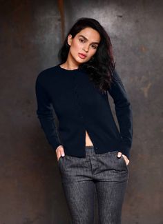 Women wearing Carmen Sol cashmere cardigan in color navy blue which are made in Italy Cashmere Sweater Women, Classic Cardigan, White Cardigan, Cashmere Cardigan, Fitted Silhouette, Tall Model, Cashmere Sweater, Cashmere Sweaters, Model Measurements