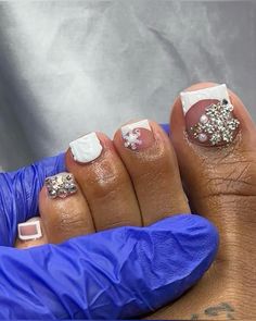 Christmas Acrylic Toes, Winter Toe Designs, Rhinestone Pedicure Toenails, Acrylic Toes French Tip With Diamonds, Christmas Toe Nail Designs, Junk Acrylic Toes, Euphoria Nails