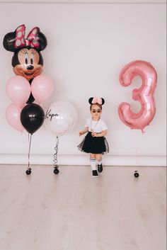 Minnie Birthday Photoshoot, Minnie Mouse Birthday Party Outfit, Minnie Mouse Birthday Photoshoot, Minnie Mouse Photo Shoot Ideas, 3rd Birthday Photoshoot, Γενέθλια Mickey Mouse, Minnie Mouse Birthday Theme, 2nd Birthday Photos, Twodles Birthday