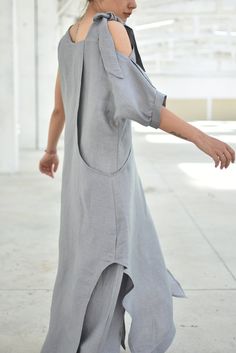 Extravagant Gray Linen Dress With Ties, Versatile Apron Dress, Futuristic Dress, Avant Garde Plus Size Dress, Summer Oversized Dress - Etsy Diy Jumpsuit From Dress, Pole Outfits, Panama Fashion, Futuristic Dress, Box Manga, Elegante Y Chic, Funky Dresses, Blouse Casual Fashion, Layered Fashion