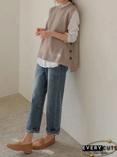 Simple Sin Mangas Sueltas Abotonadas Color Sólido Cuello Redondo Suéter Chaleco Ropa De Abrigo Seasons Autumn, Chique Outfits, Outerwear Vest, Round Neck Sweaters, Vest Outfits, Looks Style, Style Ideas, Sweater Vest