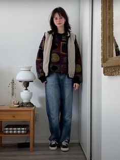 funky grandpa sweater with a fleece vest layered on top. worn with blue jeans and platform converse. Kate Brock Hair, Kate Brock Outfits, Kate Brock, Autumn Fits, Fall Fits, Winter Fits, Outfit Inspo Fall, Wearing Clothes, Winter Outfit