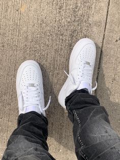 #af1 #airforce1 Airforce 1 Outfit, Shoe Lacing Techniques, Air Force 1 Outfit, Nike Quotes, Nike Force 1, White Air Force 1, Nike Shoes (men), Beige Suits, Nike Jordan Retro