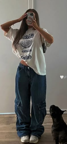 Model Everyday Outfits, Outfit Inspirations Tomboy, 2024 Teen Fashion, Cargo Pants Outfit Masc Women, Baggy Spring Outfit, Clean Basic Outfit, Teen Style 2024, Teen Girl Outfits 2024, Baggy Top Outfit