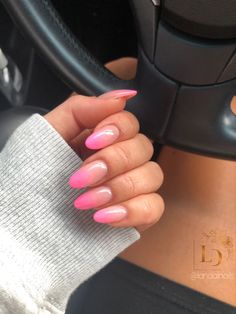 Ombré nails 
Pink nails 
Natural nails 
Pretty in pink Ombre Pink Tip Nails, Ombré Nail Tips, Nail Ideas Pink Ombre, Summer Nails Pink Ombre, Ombre Tips Nail, Punk Ombre Nails, Hot Pink Ombre Nails Almond, Pink Ombre Nails Oval, Pink Ombré Almond Nails