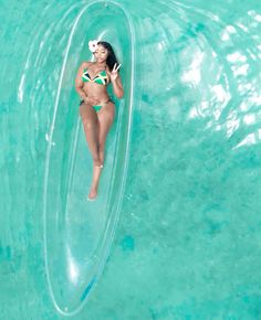 Clear Boat Photoshoot - Jamaica Clear Boat Photoshoot Turks, Jamaica Photo Ideas, Kayak Photoshoot Ideas, Yacht Pictures Black Women, Clear Kayak Photoshoot Ideas, Clear Kayak Photoshoot Black Women, Clear Boat Kayak, Jamaica Raft Pictures, Clear Boat Photoshoot