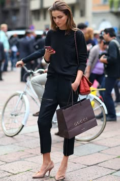 Plain Black T Shirt, Lesson Learned, Woman In Black, Fashion Week Spring 2014, Models Off Duty, Tres Chic