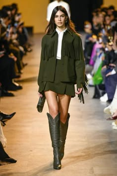 Fashion Week Dresses, Elie Saab Fall, Fall Chic, Fashion Oversized, To Wear, Runway Trends, Winter Trends, Trendy Fall