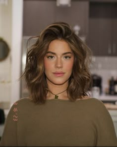 Haircut Ideas Trendy, Shoulder Haircut, Curly Cuts, Rambut Brunette, Haircut Inspo, Mom Cut, Amazing Hairstyles, Hairstyles For Girls, Hairstyles For Medium Hair