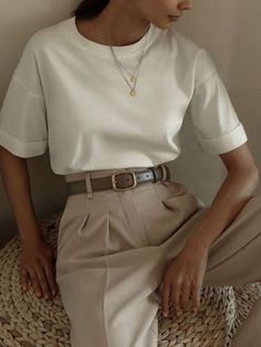 Look Working Girl, Bold Outfits, Look Office, Stylish Work Attire, Online Fashion Store, Neutral Fashion