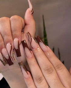 Brown And Glitter Acrylic Nails, Mail Designs Brown, Idea Dinner Easy, Brown Nails Acrylic Art Designs, Brown Nails Gel Extensions, Pretty Brown Nails Acrylic, Brown Nails For Prom, Brown Prom Nails Acrylic, Nail On Black Women