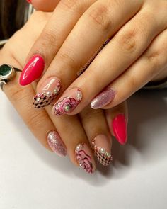 This Stunning nail art is perfect for Weddings, Birthday and so many events. Check out these gorgeous Rose nail designs, and there will be no stopping you from sporting this nail trend anytime! Almond Nails Fancy, Rose Nail Designs, Nail Art Almond Nails, Nail Art Almond, Nails Fancy, Rose Nail Design, Rose Nail Art, Nail Trend, Hot Pink Roses