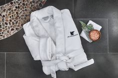 The JW Marriott Velour Bathrobe is unmatched with its ultimate softness. Enjoy the luxurious plush touch of a velour robe coupled with a plush shawl collar - comforting without being heavy. Luxury Hotel Bedding, Hotel Linen, Hotel Bedding, Hotel Towels, Aromatherapy Associates, Marriott Hotel, Rug Shop, Spa Inspiration, Jw Marriott