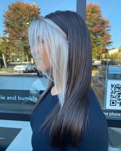 Money Piece Hair Trend Cool Toned Hair, Cool Tone Hair Colors, Toned Hair, Hair Color Underneath, Peekaboo Hair, Hair Color Streaks, Money Piece, Hair Streaks, Hair Stylies