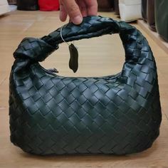 Hot Sales Size: 26X3X16cm Shape: HobosTypes of bags: Shoulder & HandbagsMain Material: PUClosure Type: Zipper & HaspHardness: SOFTModel Number: XNP8832Lining Material: PolyesterOccasion: VersatilePattern Type: KnittingNumber of Handles/Straps: SingleInterior: Interior Slot PocketItem Type: HandbagsFeatures: Woven Pattern / High quality fabricOccasion: Shopping,Party,Travel,Work,PartyLeather: Woven Soft Leather,Tocuh feeling is GreatStyle: Fahsion.Brand DesignInside: large inside have pocket Green Crossbody Baguette Bag For Shopping, Green Rectangular Baguette Bag For Shopping, Green Tote Baguette Bag For Shopping, Green Satchel Baguette Bag For Shopping, Office Crossbody Bag With Braided Handles, Green Baguette Shoulder Bag For Shopping, Green Shoulder Baguette Bag For Shopping, Green Handheld Shoulder Bag For Office, Green Handheld Shoulder Bag For Errands