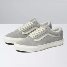 Vans Old Skool Cozy Hug *Nwt* Color: Cozy Hug Drizzle Size: 10.5 Men's/ 12.0 Women's Sku: Vn0005uakaq Sherpa Lining Shoes Vans, Men's Vans, Mens Vans, Vans Old Skool, Old Skool, Vans Shoes, Men's Shoes, Size 10, Man Shop