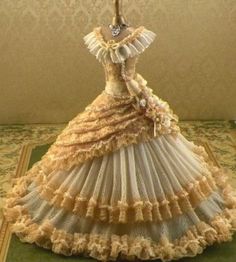 Gorgeous new 1860's gown...Masses of roses to the right and trimmed panels on the left.. www.ruthellens.faithweb.com 1860s Gown, Shadowhunter Wedding, Belle's Dress, Gowns Gold, Costume Carnaval, Miniature Dress, Dolls Dress, Old Fashion Dresses