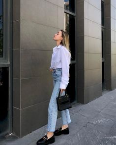 Chunky Loafers Outfit Style, How To Style Loafers Women, Outfit With Loafers Women, Loafers Outfit Summer, Loafers Outfit Ideas, Loafers Street Style, Loafers With Jeans, Chunky Loafers Outfit, How To Style Loafers