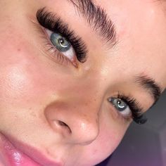 𝓛𝓾𝓬𝔂’𝓼 𝓛𝓪𝓼𝓱 𝓛𝓸𝓾𝓷𝓰𝓮 on Instagram: “H Y B R I D💣 using @la.lashuk #lashesrotherham #hybridlash” Perfect Eyelashes, Nose Ring