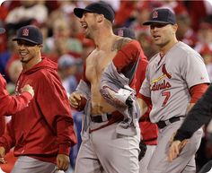 some baseball players are talking to each other