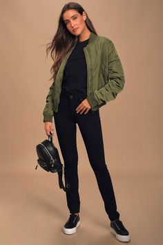 Green Jacket Outfit, Jacket Outfit Women, Olive Jacket, Utility Style, Casual Outerwear, Hoodie Outfit, Gold Zipper, Cup Size