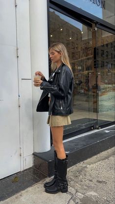 Trendy Boots Outfit, Outfit Inspirations 2024, Boots With Buckles Outfit, Buckle Biker Boots Outfit, Madrid Spain Outfits, Buckled Boots Outfit, Biker Boots Aesthetic, Styling Biker Boots, Madrid Street Style 2023