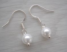 Dainty simple single pearl drop dangle earrings Matching necklace: https://www.etsy.com/uk/listing/1329266436 Handmade to order using your colour choice of quality 6mm glass pearls on 925 sterling silver hooks Please see the colour chart in the photo gallery and let me know which pearl colour you would like in the personalisation section Pretty organza gift bag and gift card included with the earrings presented on matching card making them perfect for gifting Many more unique designs can be found in my Etsy shop: https://www.etsy.com/uk/shop/BeCharmedByPearls Simply stunning dainty pearl drop earrings, the perfect addition to any jewellery collection Made with beautiful glass pearls that come in a variety of colours, giving you the freedom to choose the perfect pair for your outfit Perfect Single Pearl Earrings, Earrings Matching, Single Pearl, Colour Chart, Etsy Bridesmaid Gifts, Earring For Women, Pearl Earring, Cool Necklaces, Organza Gift Bags