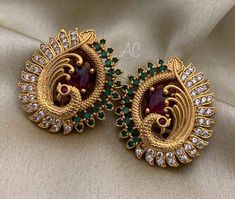 Jhumkas Gold Indian, Gold Earrings Designs New Model, Trendy Silver Jewelry, Fashion Jewelry Necklaces Gold, 22k Gold Earrings, New Gold Jewellery Designs, Gold Earrings Models, Art Jewelry Design, Gold Jewelry Simple Necklace