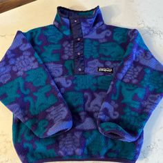 Vintage Patagonia Kids Fleece Pullover In Mayan Aztec Print. Smoke Free Home. Top Snap Chipped Otherwise Vguc Billabong Fleece, Thrifting Aesthetic, Vintage Patagonia Fleece, Patagonia Fleece Pullover, Hiking Fits, Patagonia Kids, Patagonia Shirts, School Vibes, Cold Fits