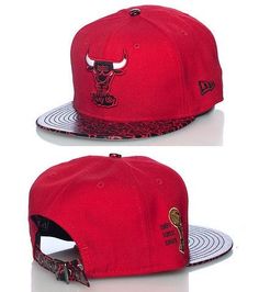 Chicago Bulls Snapback Hat, Caps Game, Chicago Bulls Hat, Best Jersey, Young Mens Fashion, Chicago Bulls Basketball, Bulls Basketball, Dope Hats, Flat Bill Hats