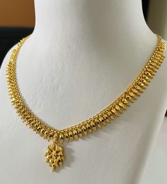 Indian designer choker necklace , 916 Yellow Gold GOLD PURITY : pure 22k / 916 gold purity Appx Weight: 14.30 - 14.60grams Length  :  adjustable upto 18 inches Length  Colour : YELLOW GOLD Hallmark: Hallmarked 916 stamp Hook: '' fish hook Design  :Beautiful choker necklace indian style pendant bombay necklace set.  ( Pendant is attached to the chain ) Design will be similar to listings designs pictures depending on stocks availability.  Authentic 916 Gold FAQs Q: Is it real gold? A: yes it's rea Necleses Jewelry Gold Indian Latest, 30 Grams Gold Necklace Indian, Choker Necklace Indian, Indian Gold Necklace Designs, Simple Necklace Designs, Indian Choker Necklace, New Gold Jewellery Designs, Fancy Jewelry Necklace, Choker Designs