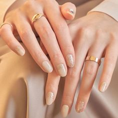 Sns Wedding Nails Bridesmaid, Gold Cream Nails, Orange Wedding Nails For Bride, Gold Bride Nails, Cream Colored Nails With Design, Nails With Champagne Dress, Cream Wedding Nails, Nude Bridesmaid Nails, Nails With Gold Dress